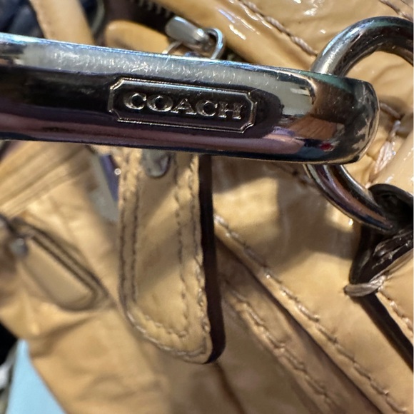 Coach Kristin patent leather bag. - Picture 5 of 14